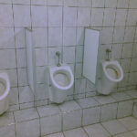 KONZUM WC kialakítása, burkolás, vízszerelés